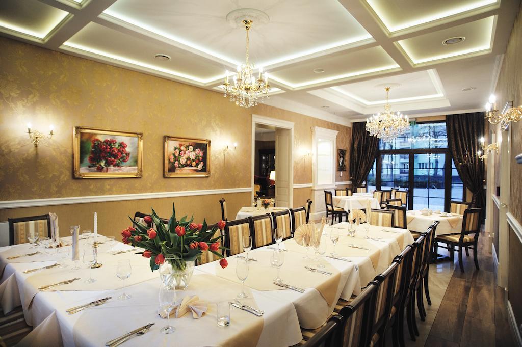Hotel Kopernik Цехоцинек Екстериор снимка