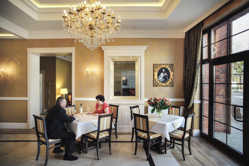 Hotel Kopernik Цехоцинек Екстериор снимка