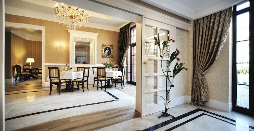 Hotel Kopernik Цехоцинек Екстериор снимка